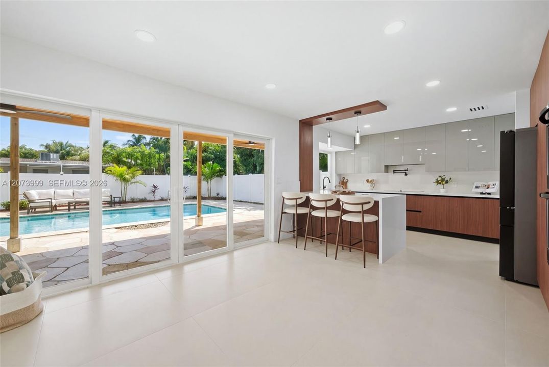 En Venta: $1,020,000 (4 camas, 3 baños, 2090 Pies cuadrados)