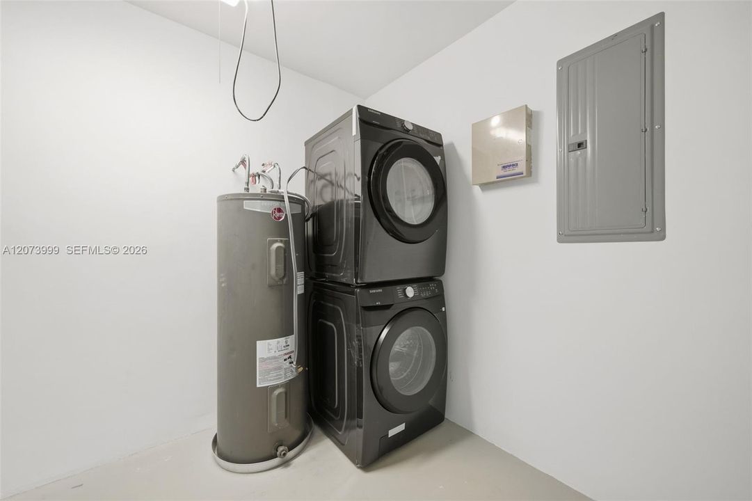 En Venta: $1,020,000 (4 camas, 3 baños, 2090 Pies cuadrados)