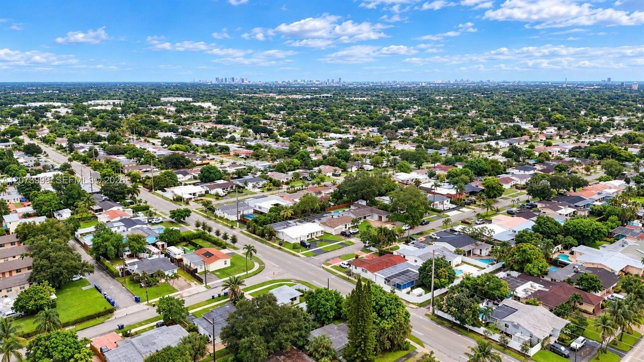 En Venta: $1,020,000 (4 camas, 3 baños, 2090 Pies cuadrados)