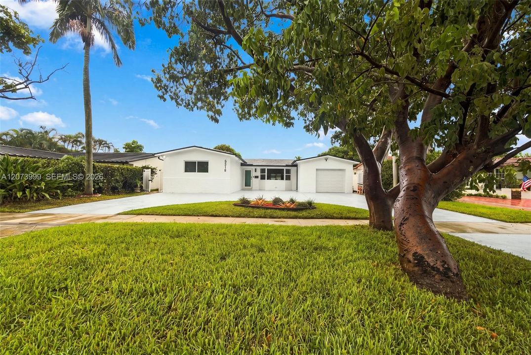 En Venta: $1,020,000 (4 camas, 3 baños, 2090 Pies cuadrados)