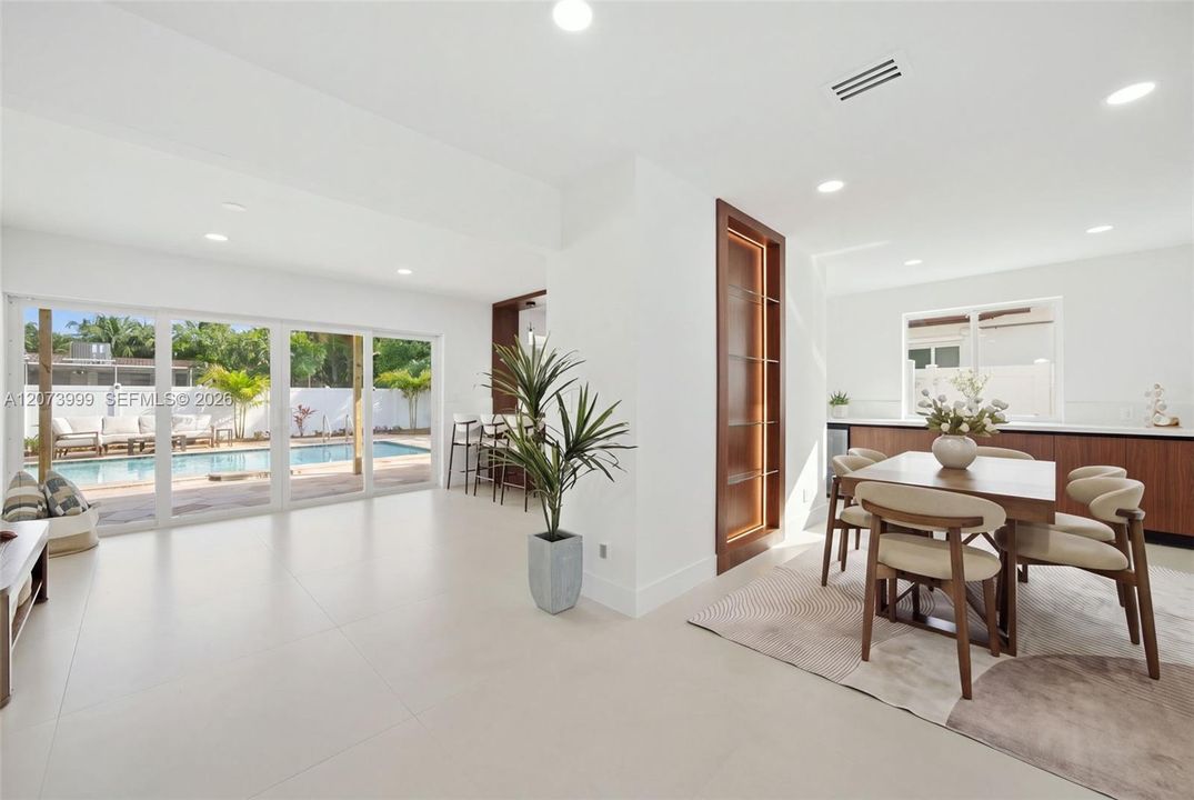 En Venta: $1,020,000 (4 camas, 3 baños, 2090 Pies cuadrados)