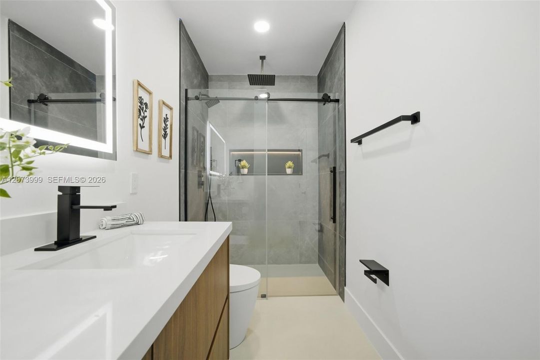 En Venta: $1,020,000 (4 camas, 3 baños, 2090 Pies cuadrados)
