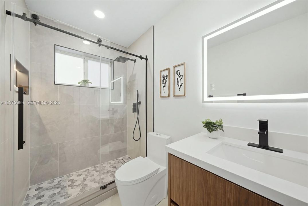 En Venta: $1,020,000 (4 camas, 3 baños, 2090 Pies cuadrados)