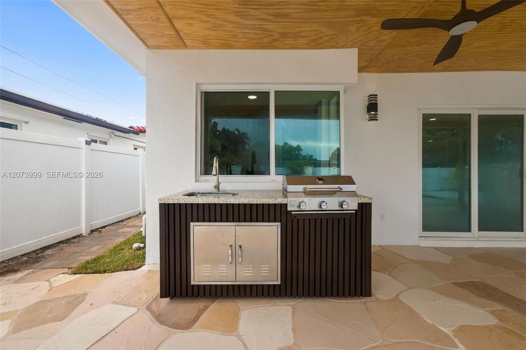 En Venta: $1,020,000 (4 camas, 3 baños, 2090 Pies cuadrados)