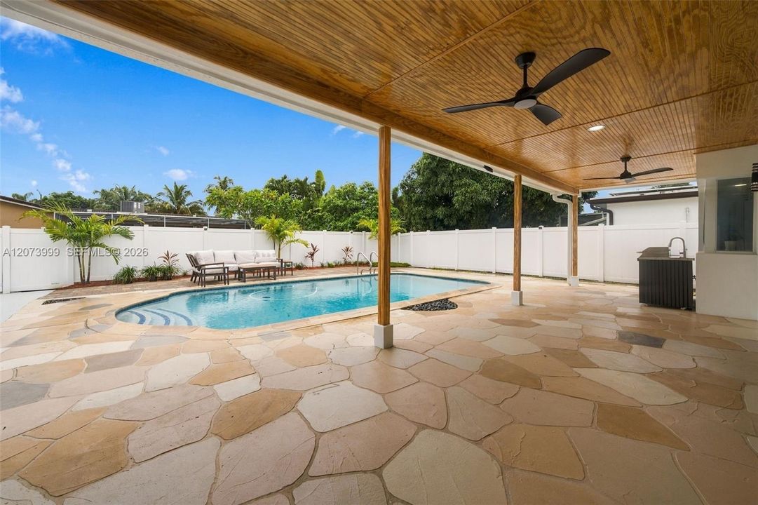 En Venta: $1,020,000 (4 camas, 3 baños, 2090 Pies cuadrados)