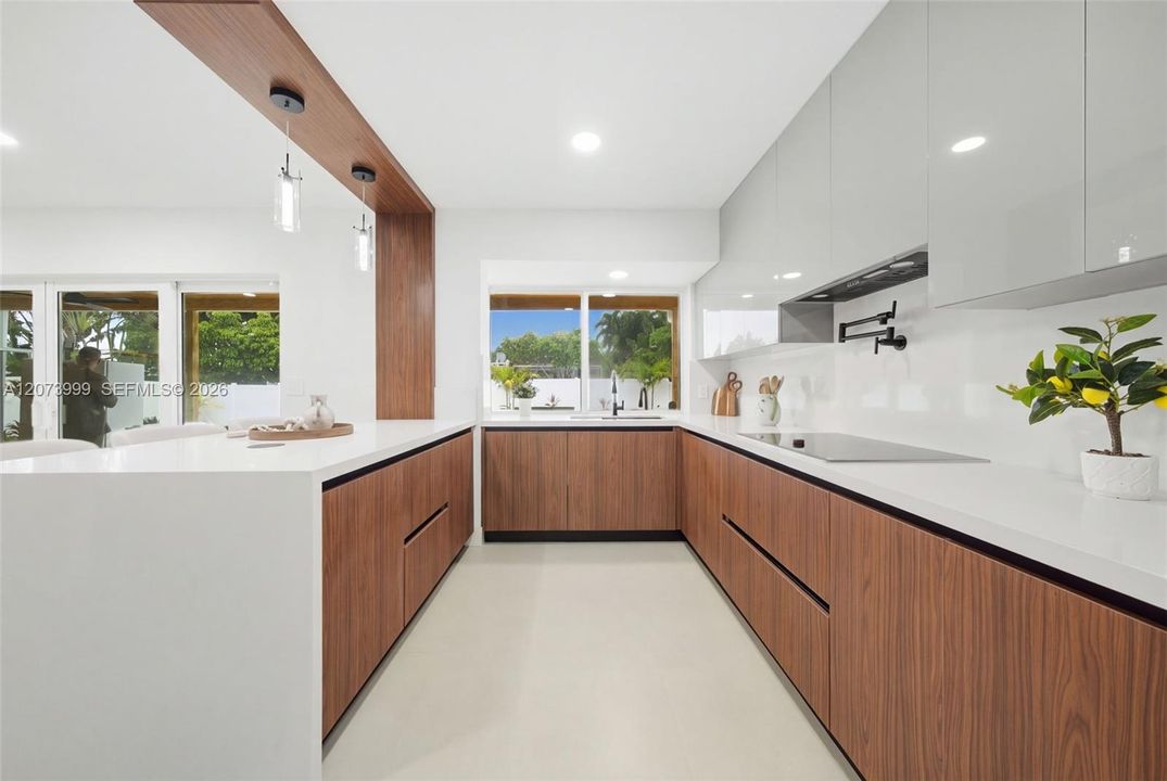 En Venta: $1,020,000 (4 camas, 3 baños, 2090 Pies cuadrados)