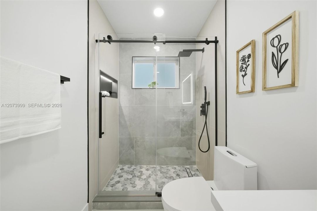 En Venta: $1,020,000 (4 camas, 3 baños, 2090 Pies cuadrados)