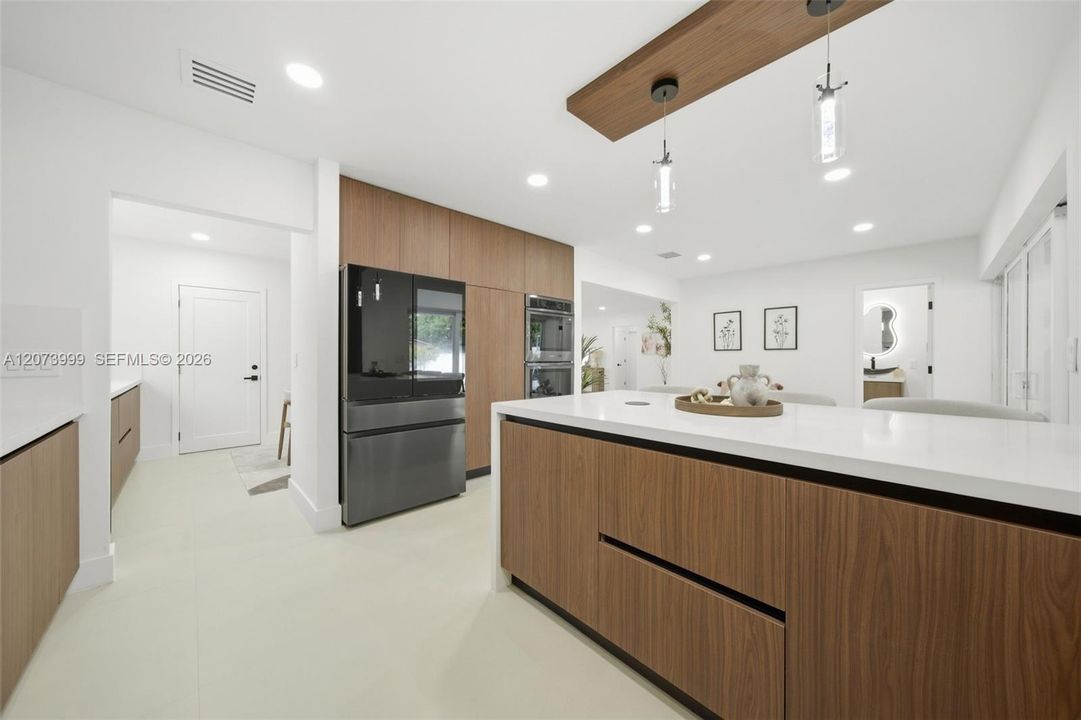 En Venta: $1,020,000 (4 camas, 3 baños, 2090 Pies cuadrados)