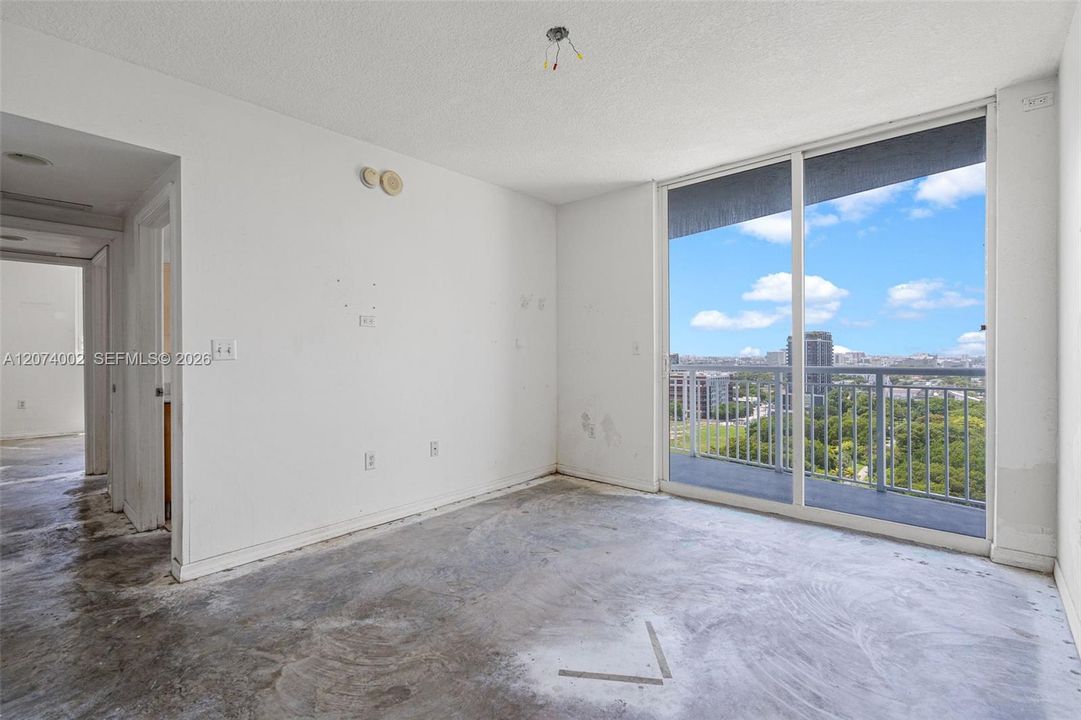 For Sale: $379,900 (2 beds, 2 baths, 1040 Square Feet)