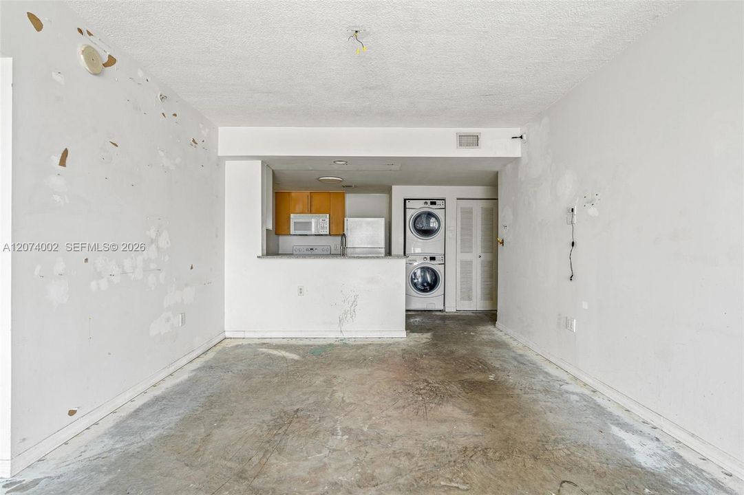 For Sale: $379,900 (2 beds, 2 baths, 1040 Square Feet)