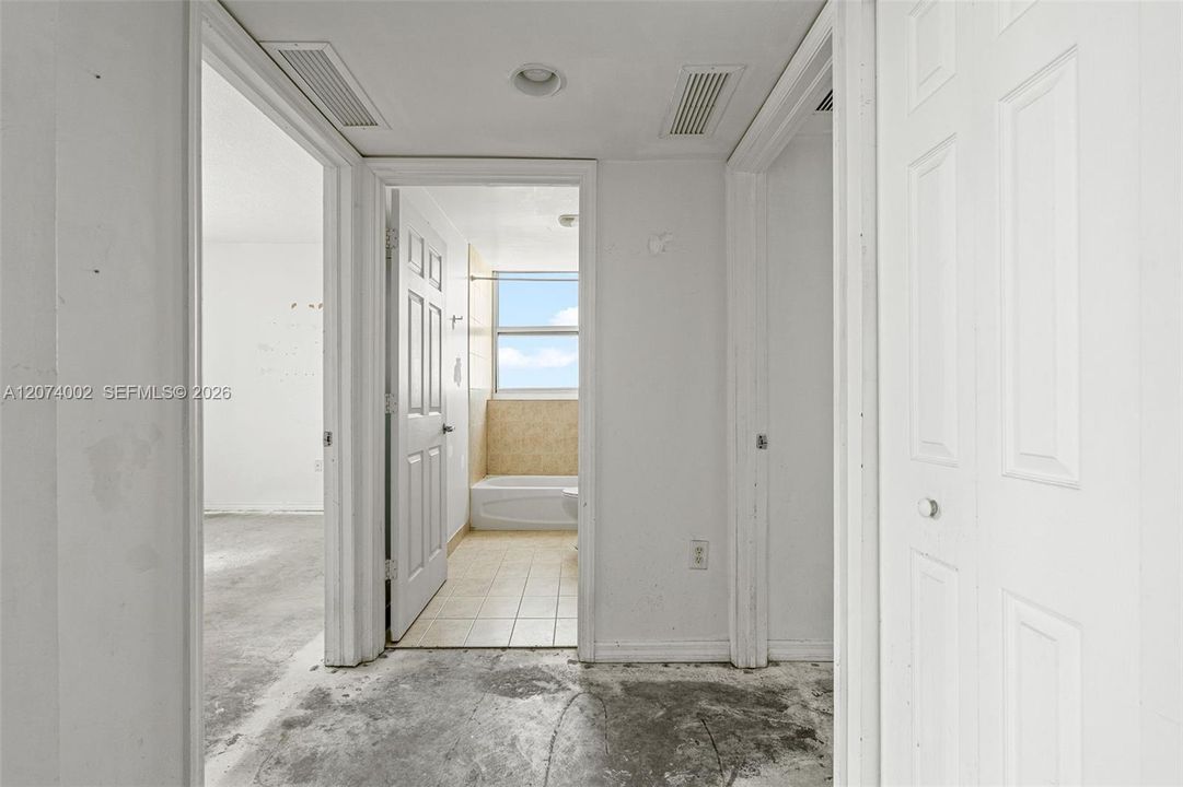 For Sale: $379,900 (2 beds, 2 baths, 1040 Square Feet)