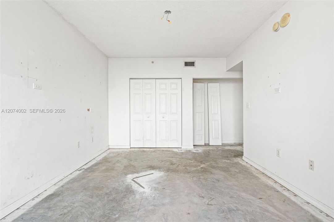 For Sale: $379,900 (2 beds, 2 baths, 1040 Square Feet)