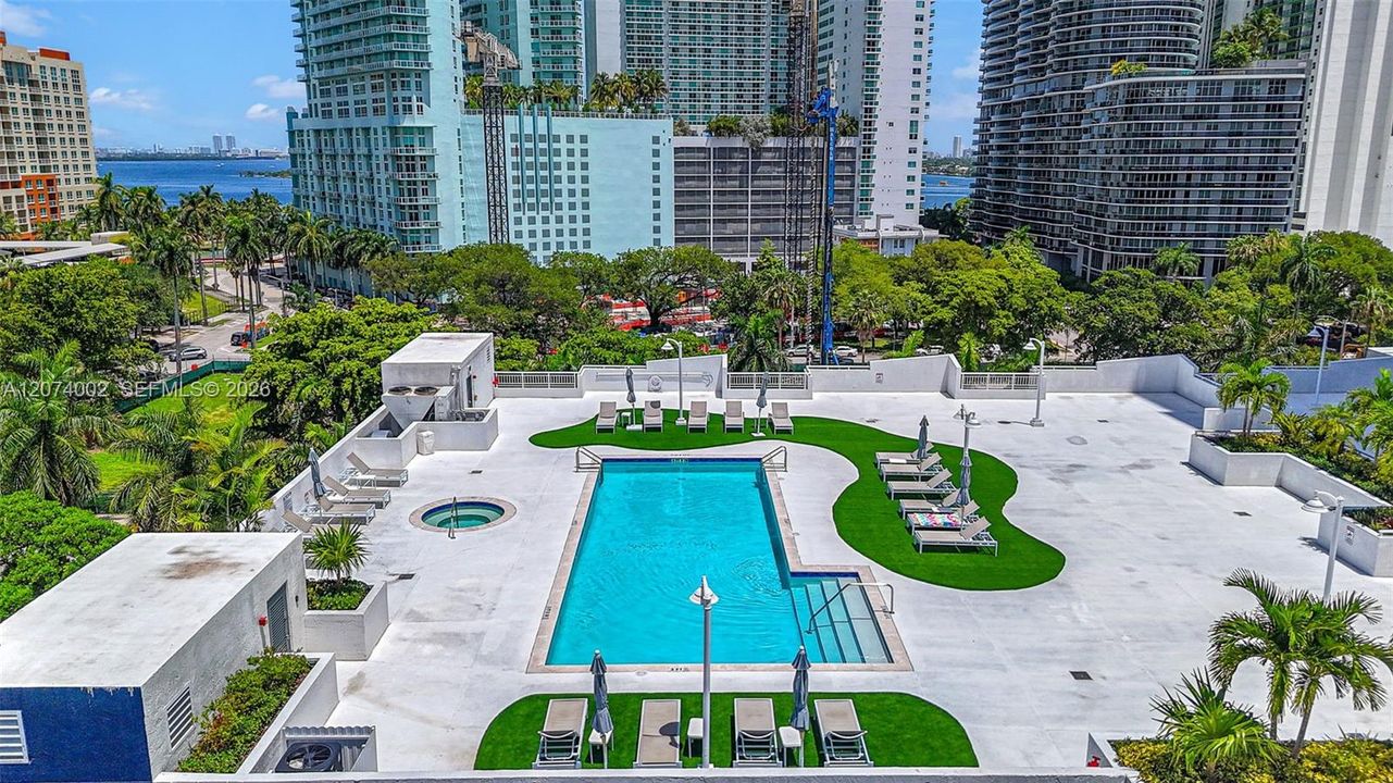 For Sale: $379,900 (2 beds, 2 baths, 1040 Square Feet)