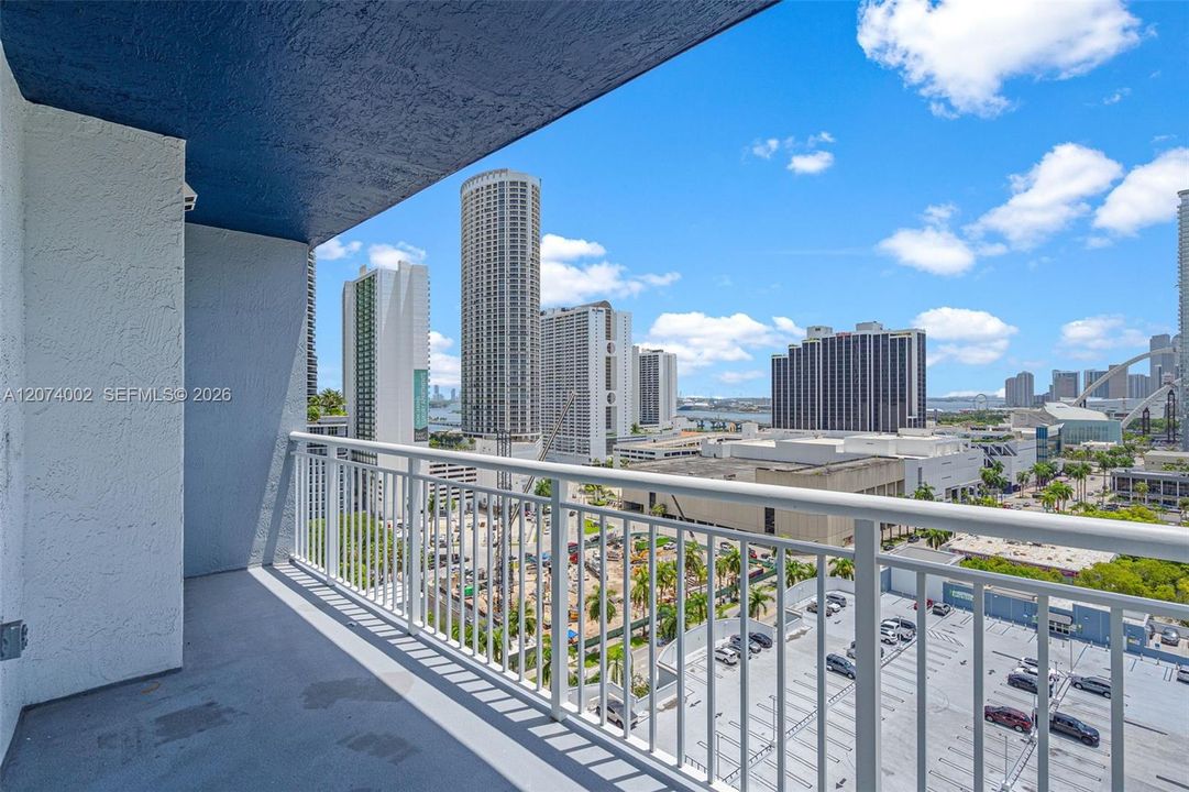 For Sale: $379,900 (2 beds, 2 baths, 1040 Square Feet)