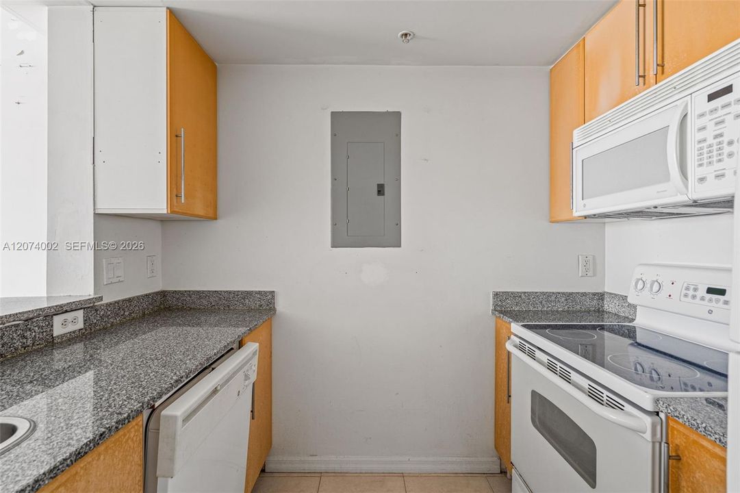 For Sale: $379,900 (2 beds, 2 baths, 1040 Square Feet)