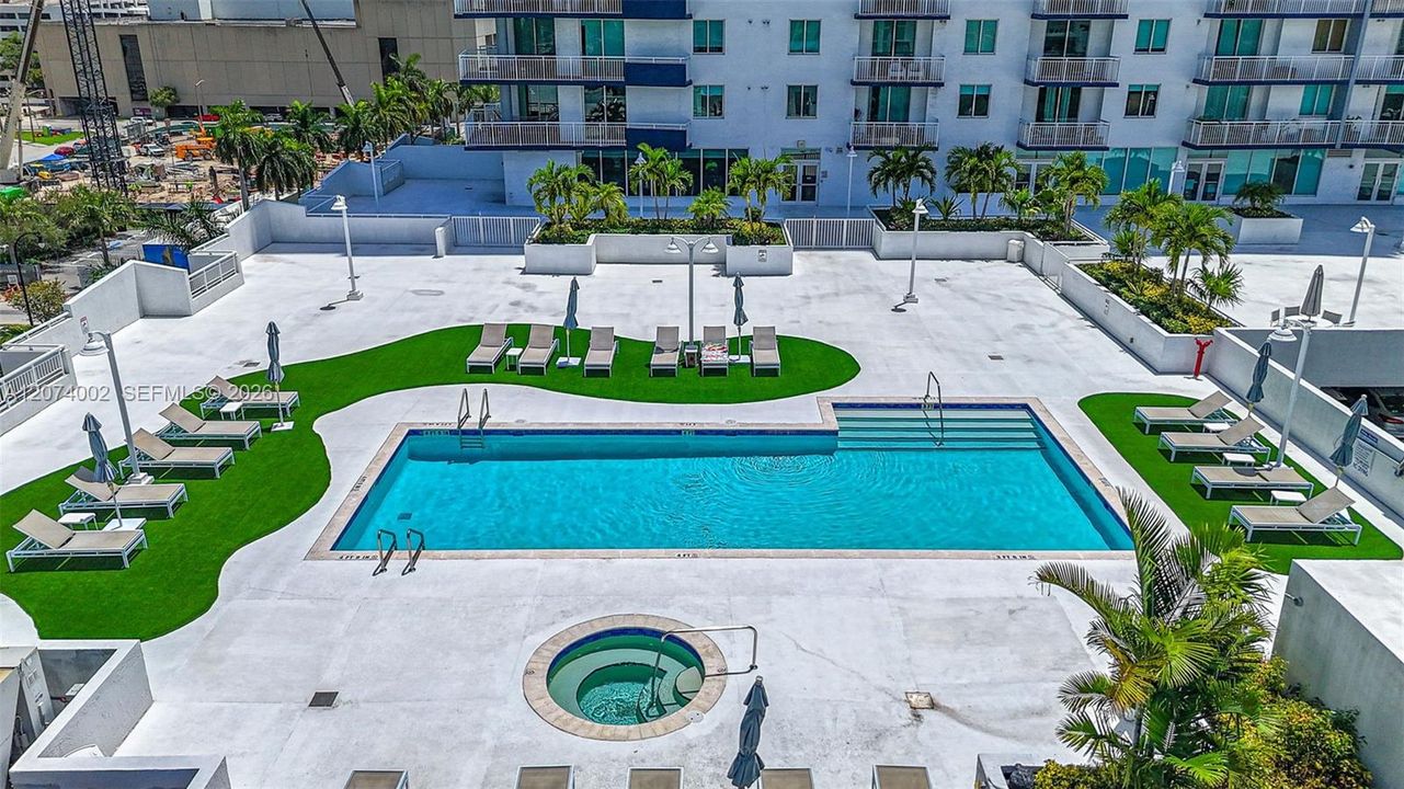 For Sale: $379,900 (2 beds, 2 baths, 1040 Square Feet)