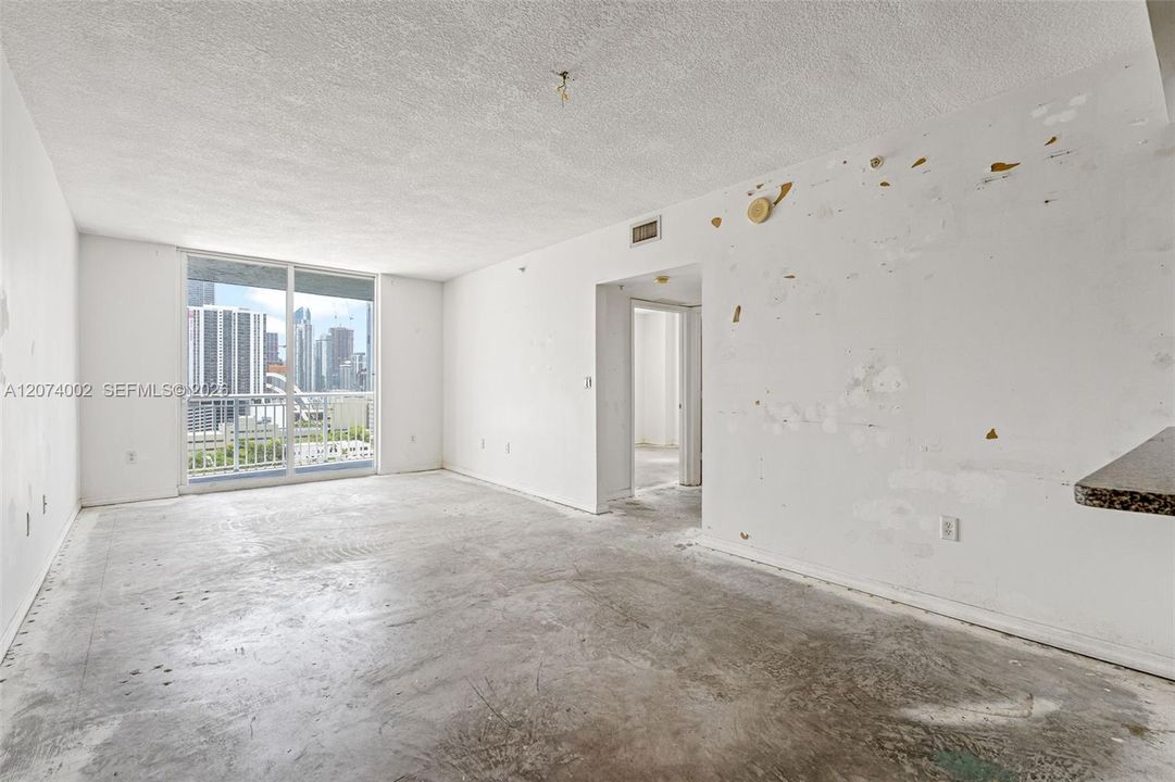 For Sale: $379,900 (2 beds, 2 baths, 1040 Square Feet)