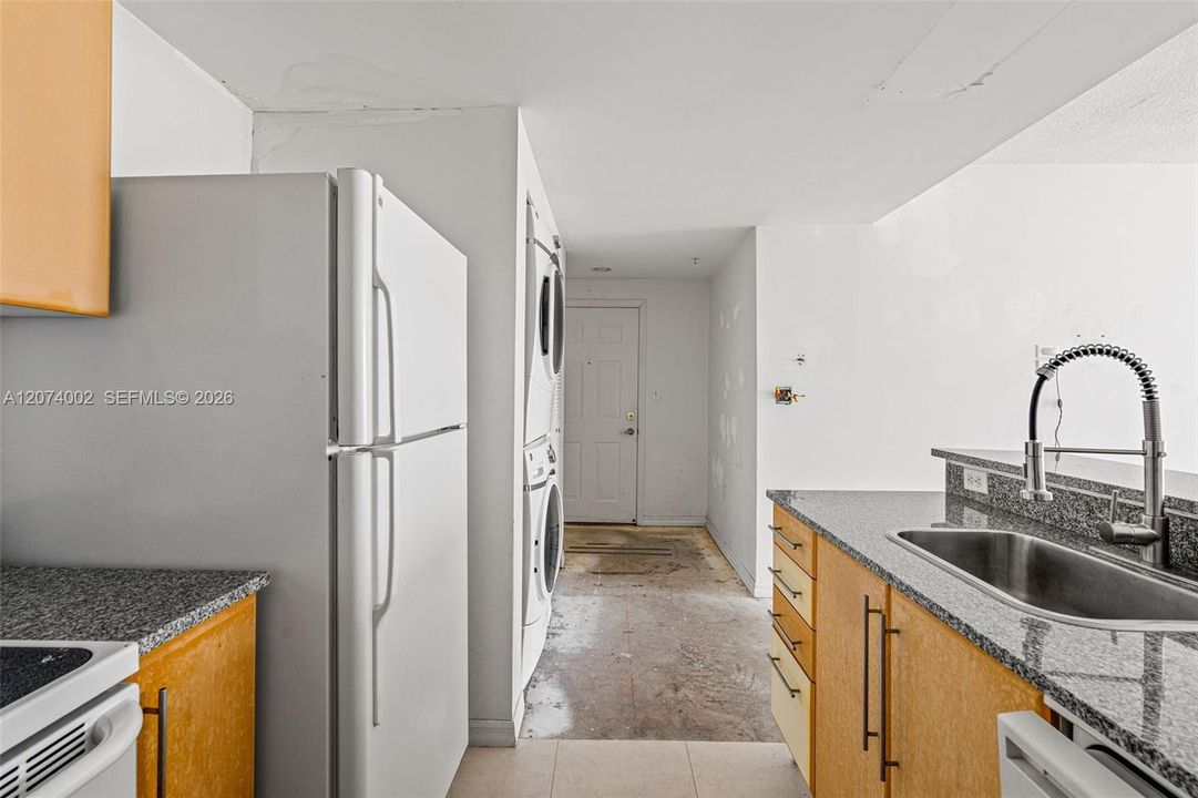 For Sale: $379,900 (2 beds, 2 baths, 1040 Square Feet)