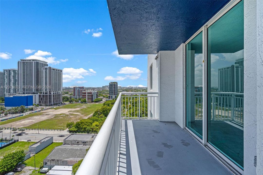 For Sale: $379,900 (2 beds, 2 baths, 1040 Square Feet)