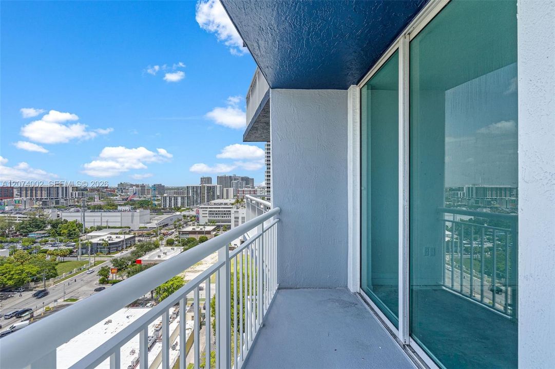 For Sale: $379,900 (2 beds, 2 baths, 1040 Square Feet)
