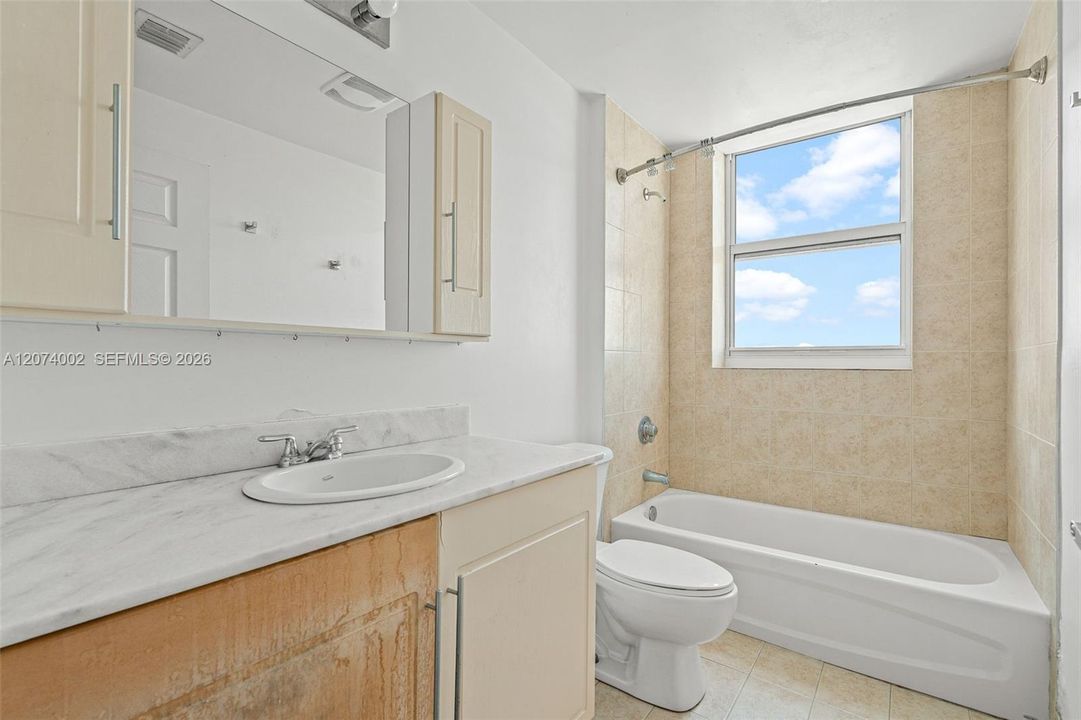 For Sale: $379,900 (2 beds, 2 baths, 1040 Square Feet)