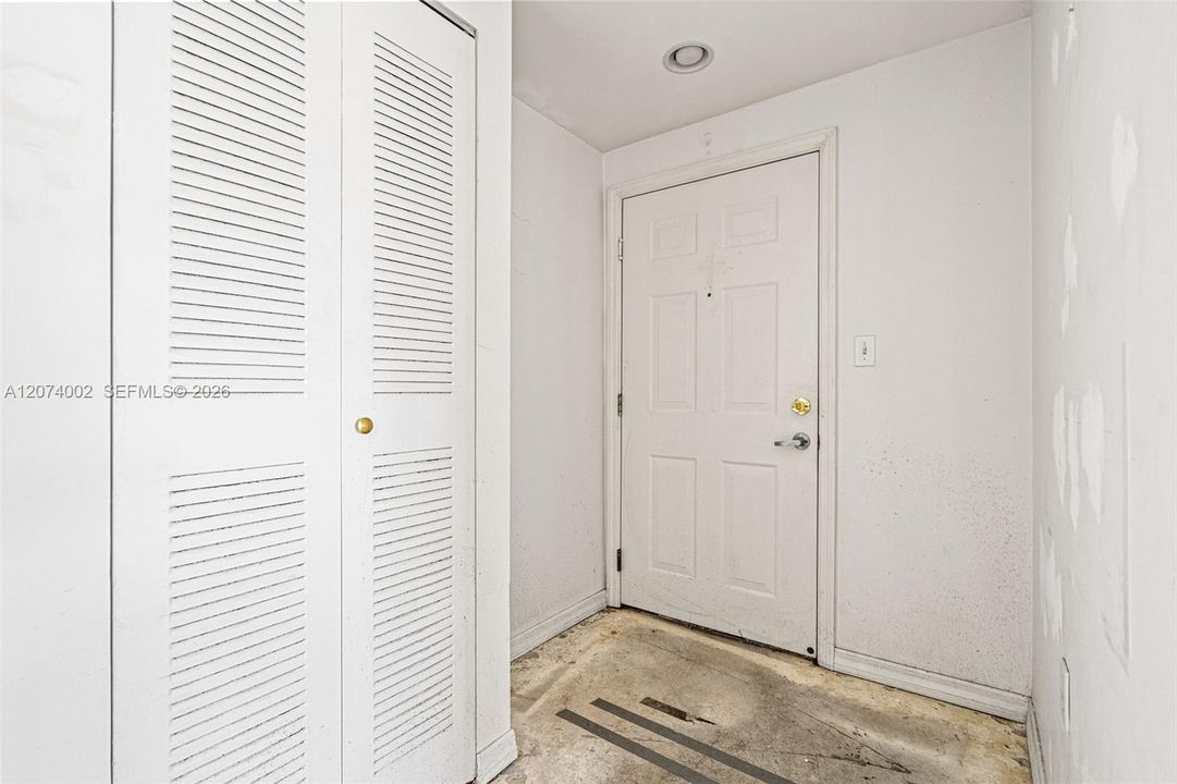 For Sale: $379,900 (2 beds, 2 baths, 1040 Square Feet)