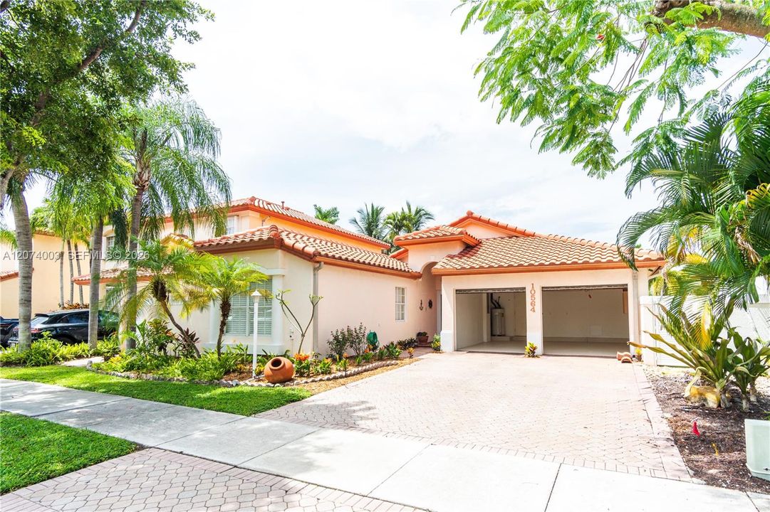 For Sale: $1,050,000 (4 beds, 2 baths, 2178 Square Feet)