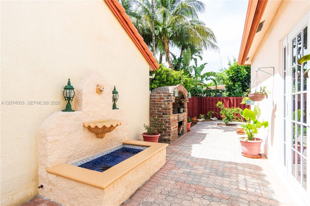 For Sale: $1,050,000 (4 beds, 2 baths, 2178 Square Feet)