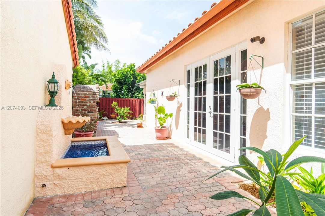 For Sale: $1,050,000 (4 beds, 2 baths, 2178 Square Feet)