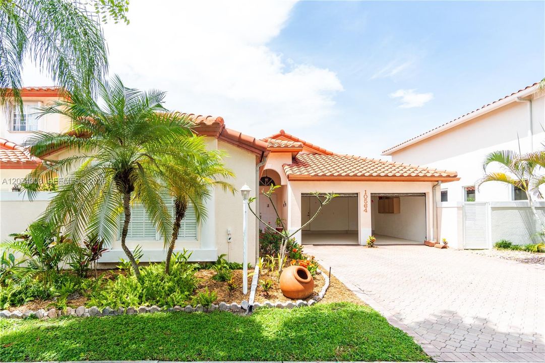 For Sale: $1,050,000 (4 beds, 2 baths, 2178 Square Feet)