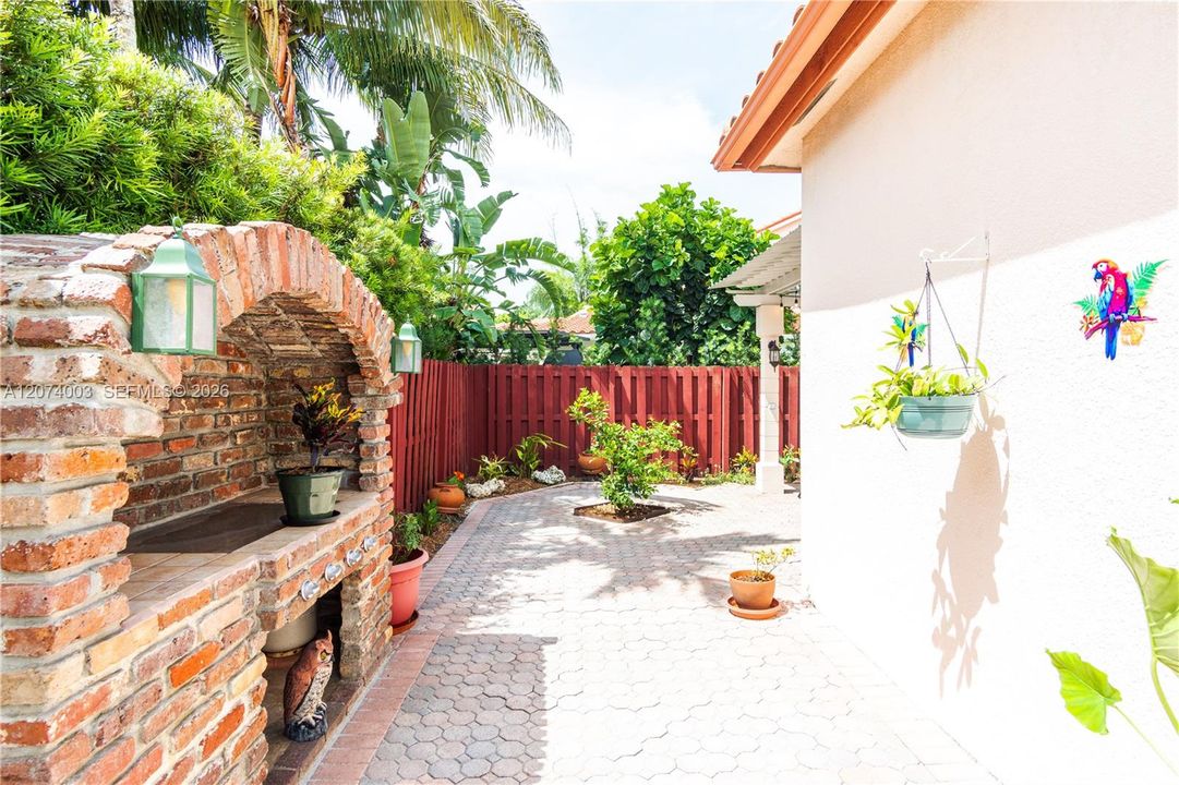 For Sale: $1,050,000 (4 beds, 2 baths, 2178 Square Feet)