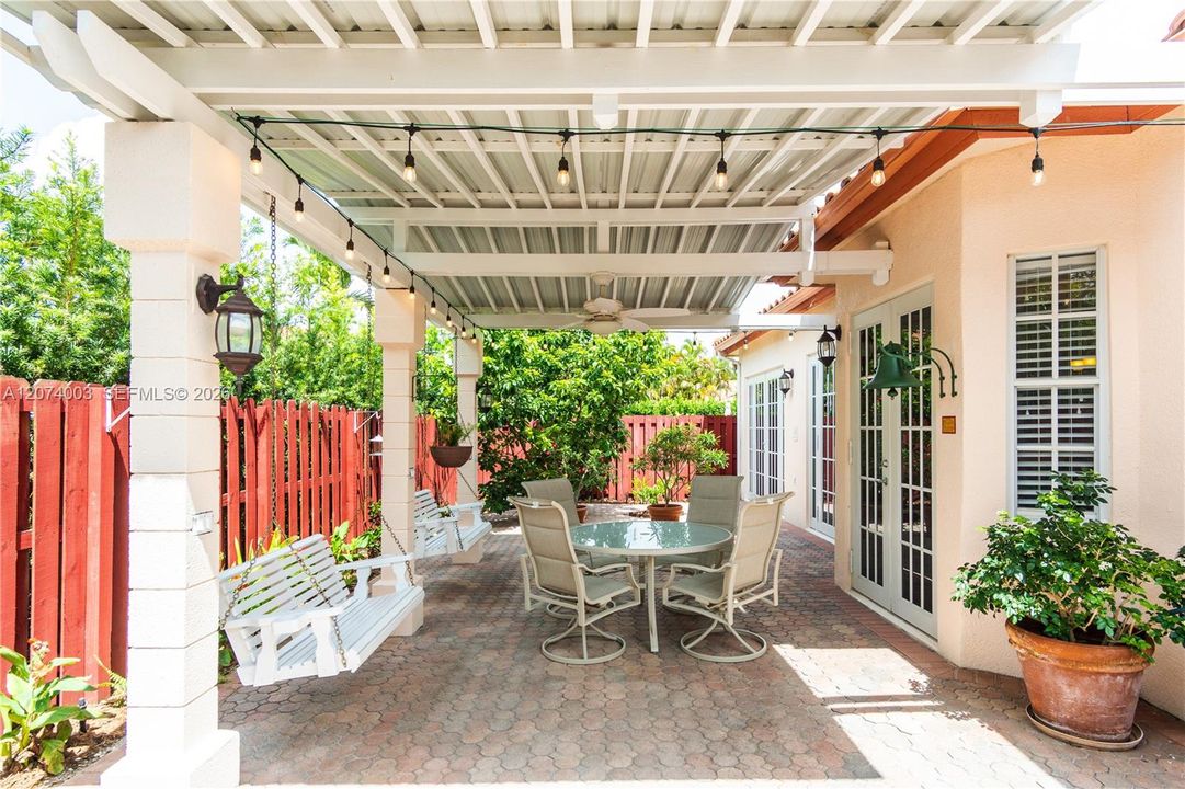 For Sale: $1,050,000 (4 beds, 2 baths, 2178 Square Feet)
