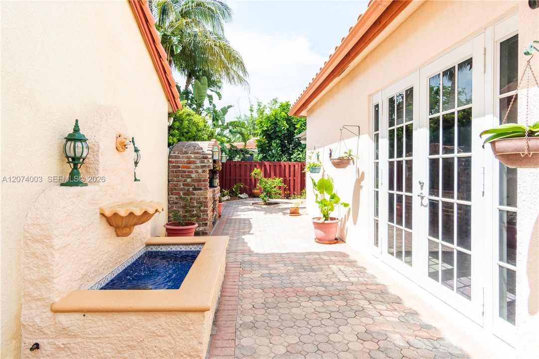 For Sale: $1,050,000 (4 beds, 2 baths, 2178 Square Feet)