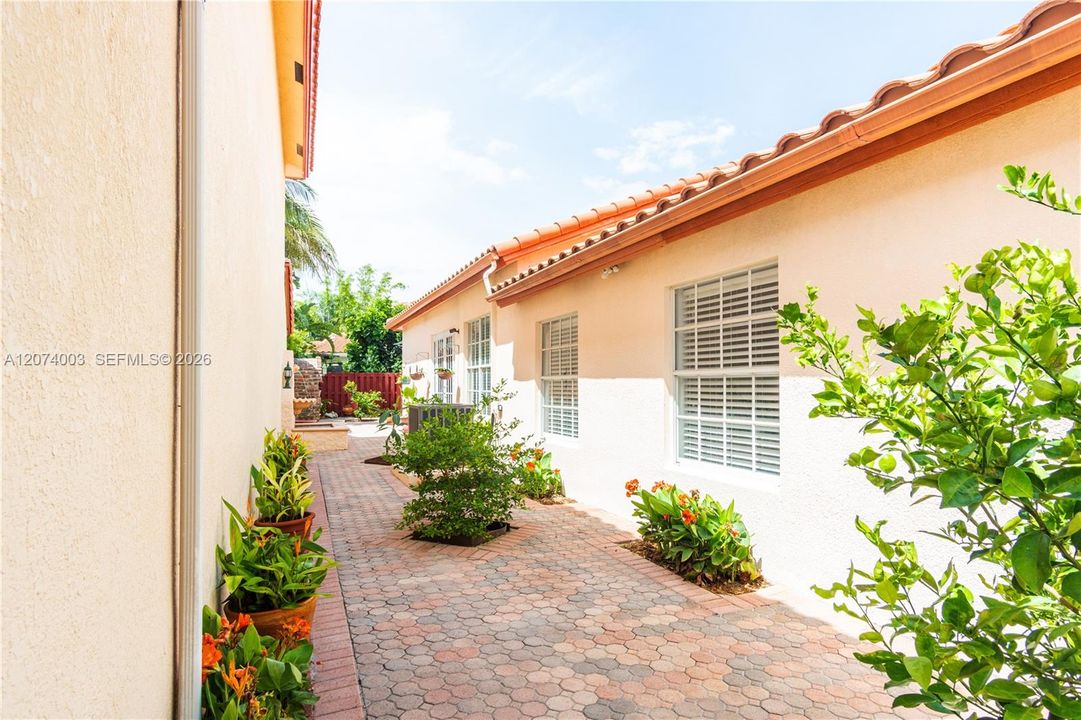 For Sale: $1,050,000 (4 beds, 2 baths, 2178 Square Feet)