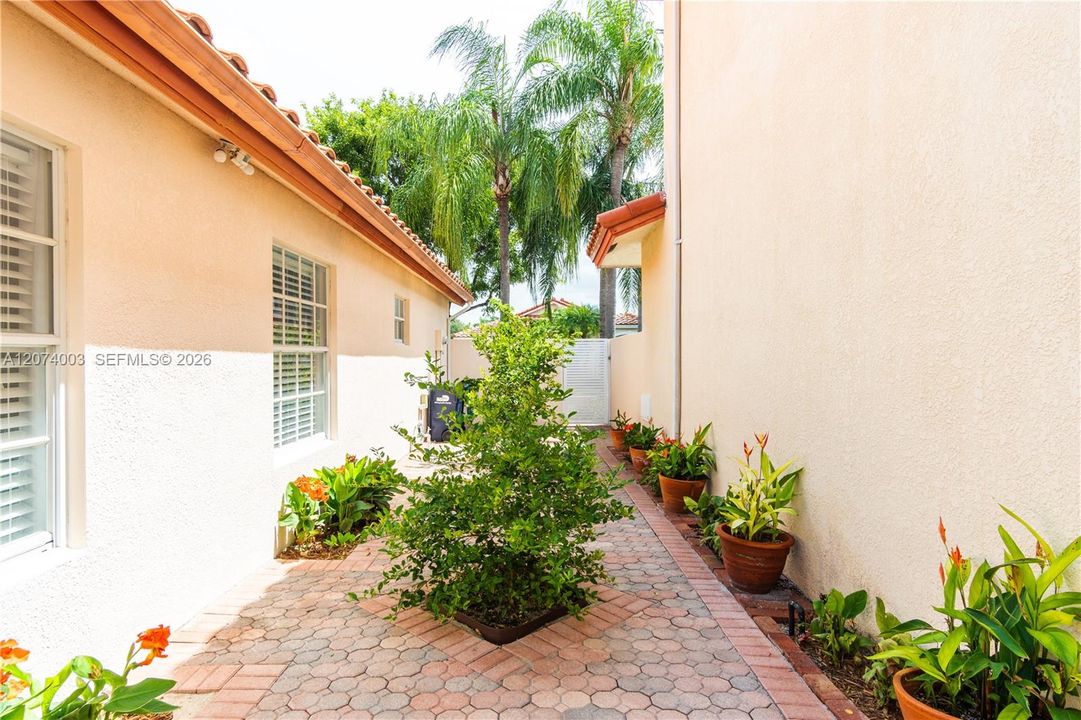 For Sale: $1,050,000 (4 beds, 2 baths, 2178 Square Feet)