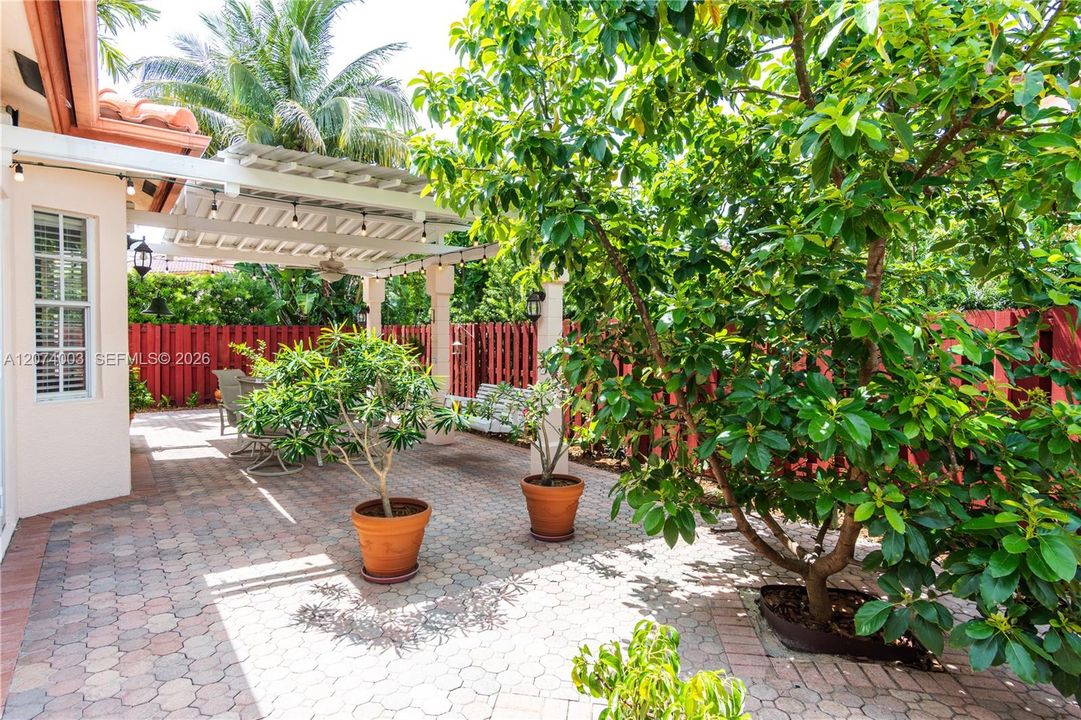 For Sale: $1,050,000 (4 beds, 2 baths, 2178 Square Feet)