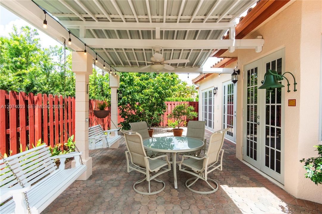 For Sale: $1,050,000 (4 beds, 2 baths, 2178 Square Feet)