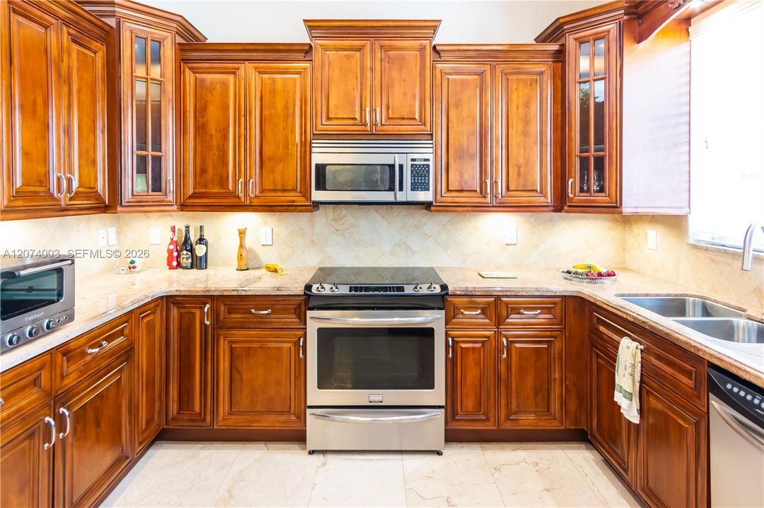 For Sale: $1,050,000 (4 beds, 2 baths, 2178 Square Feet)