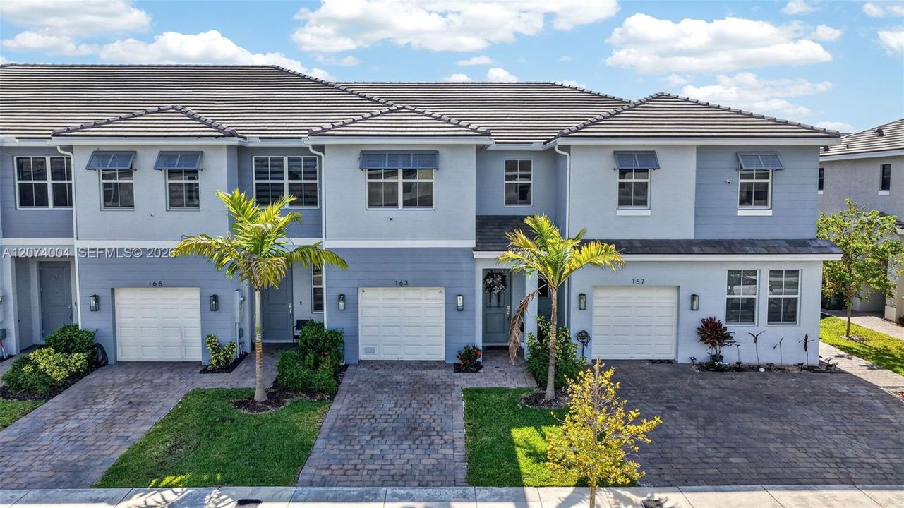 For Rent: $2,800 (3 beds, 2 baths, 1790 Square Feet)
