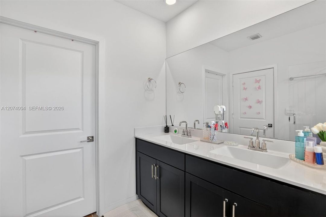 For Rent: $2,800 (3 beds, 2 baths, 1790 Square Feet)