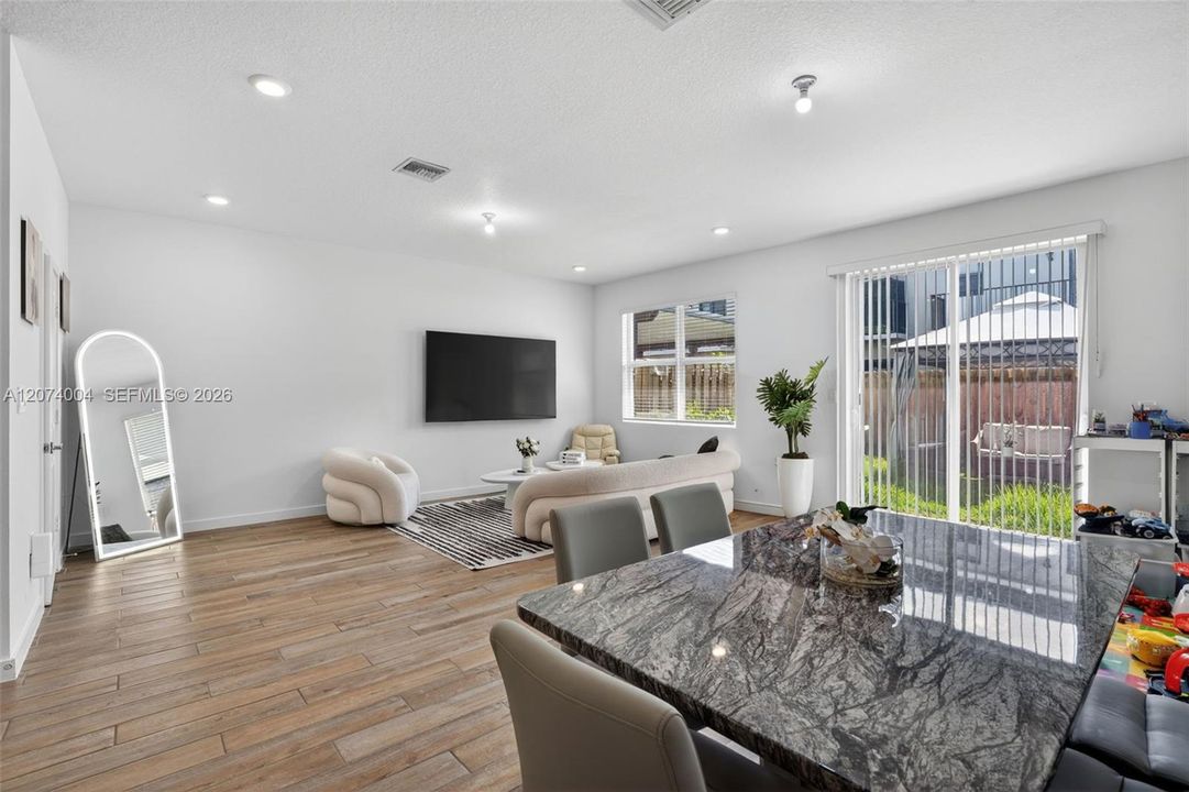 For Rent: $2,800 (3 beds, 2 baths, 1790 Square Feet)