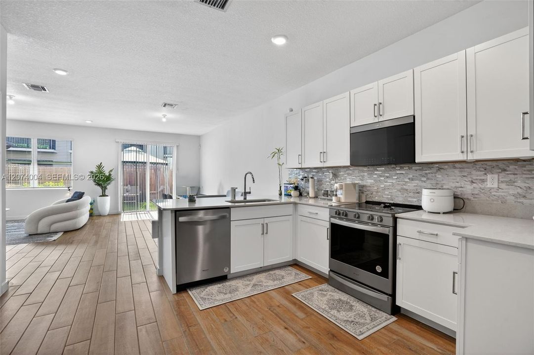 For Rent: $2,800 (3 beds, 2 baths, 1790 Square Feet)