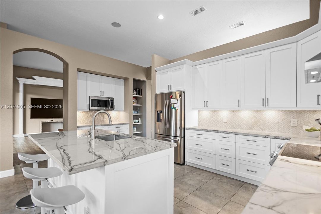 Activo con contrato: $1,089,000 (4 camas, 2 baños, 2778 Pies cuadrados)