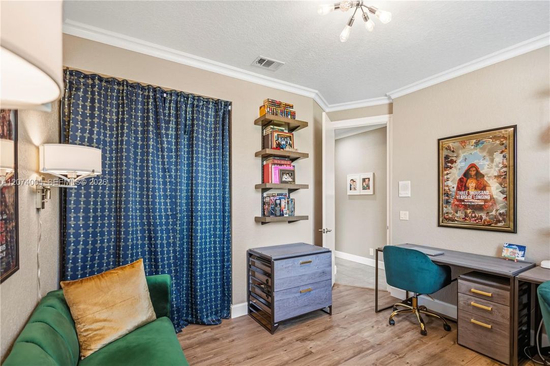 Activo con contrato: $1,089,000 (4 camas, 2 baños, 2778 Pies cuadrados)