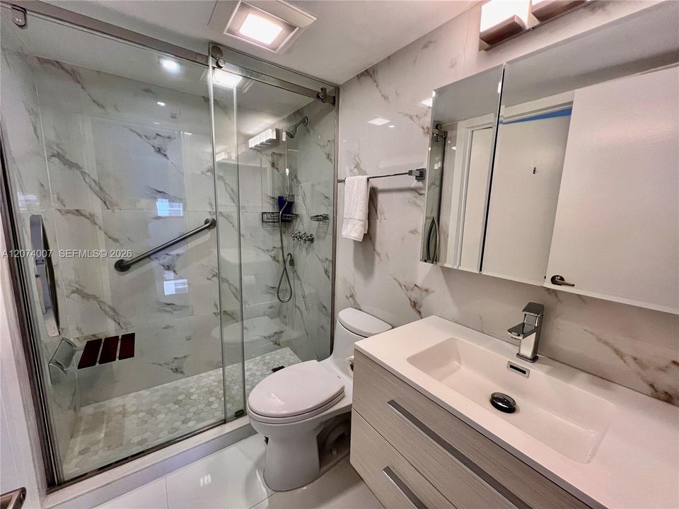 For Sale: $650,000 (2 beds, 2 baths, 1030 Square Feet)