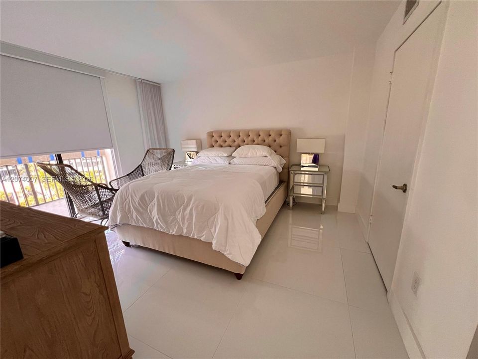 For Sale: $650,000 (2 beds, 2 baths, 1030 Square Feet)