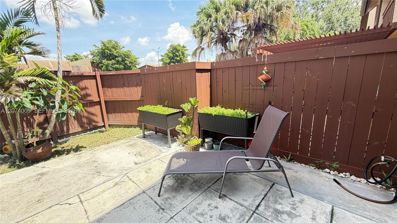 For Sale: $395,000 (3 beds, 2 baths, 1575 Square Feet)