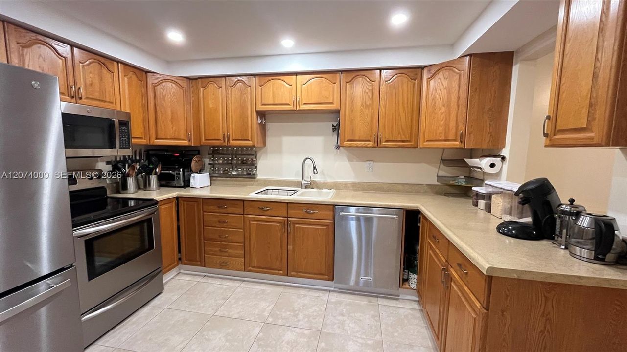 For Sale: $395,000 (3 beds, 2 baths, 1575 Square Feet)