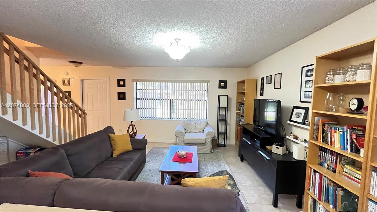 For Sale: $395,000 (3 beds, 2 baths, 1575 Square Feet)