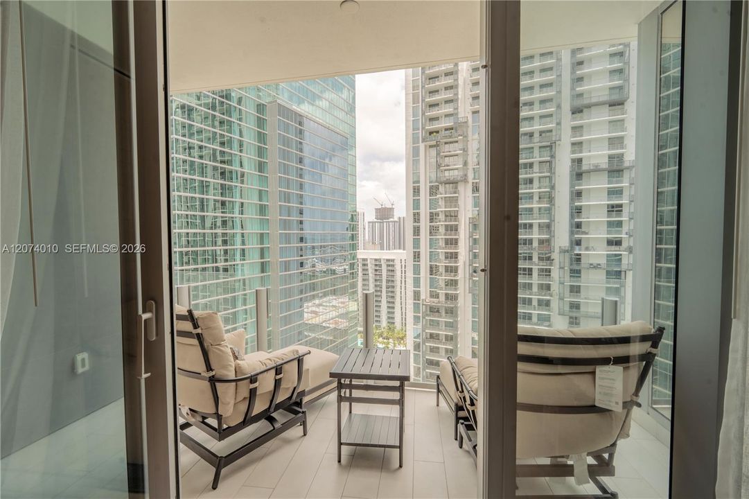For Sale: $2,500,000 (2 beds, 2 baths, 1437 Square Feet)